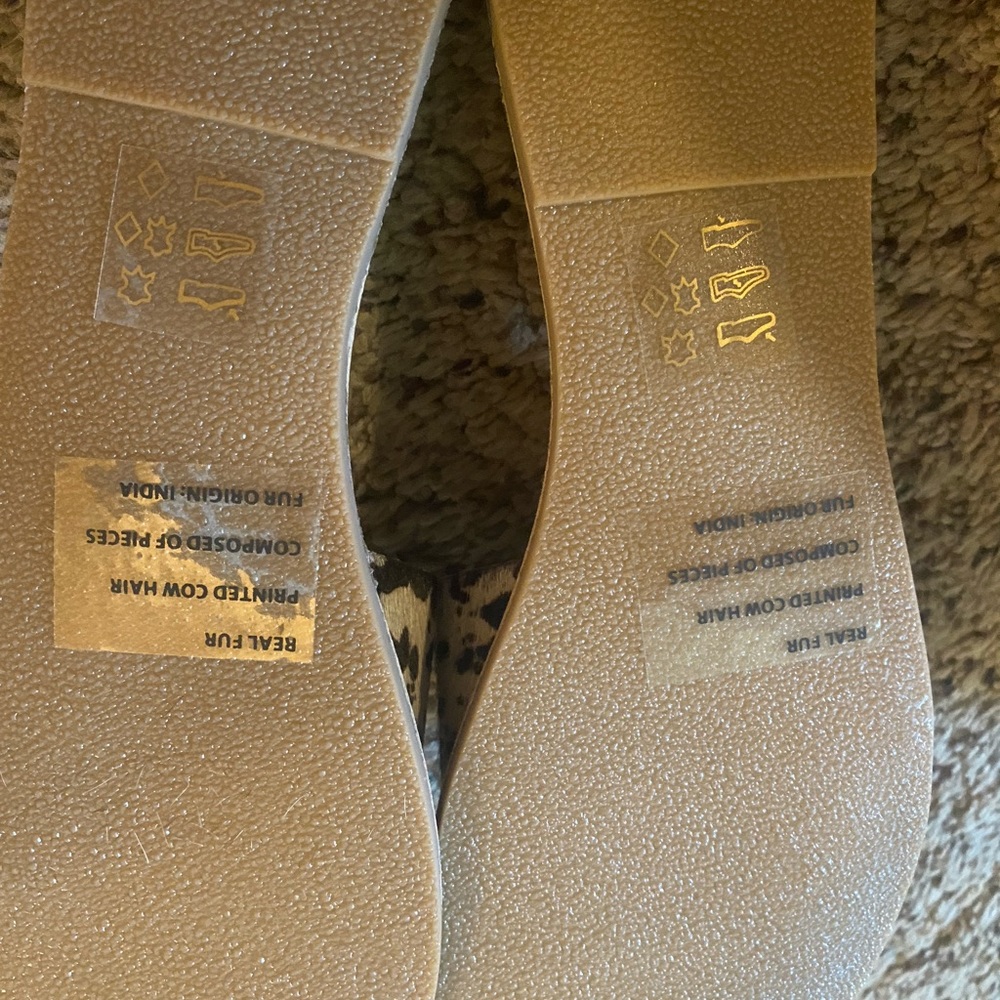 Size 6. Chinese laundry sandals. Real fur.